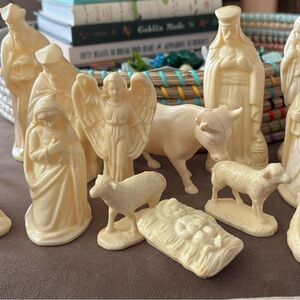 Cream Nativity Figurine Set - vintage 15 pieces. Beautiful ivory plastic.